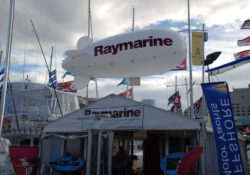 Raymarine_17ft_tethered_blimp